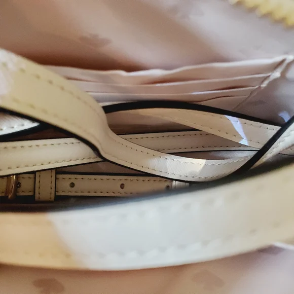 🆕 Kate spade bee crossbody camera white yellow bees throughout the bag novelty